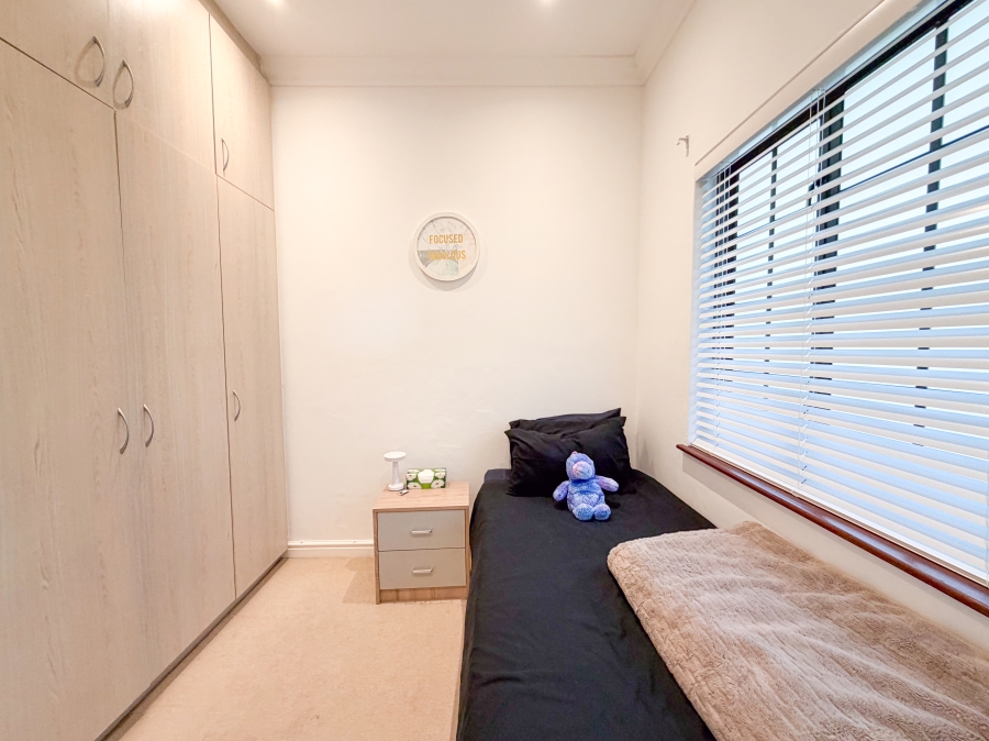 To Let 2 Bedroom Property for Rent in Wynberg Upper Western Cape